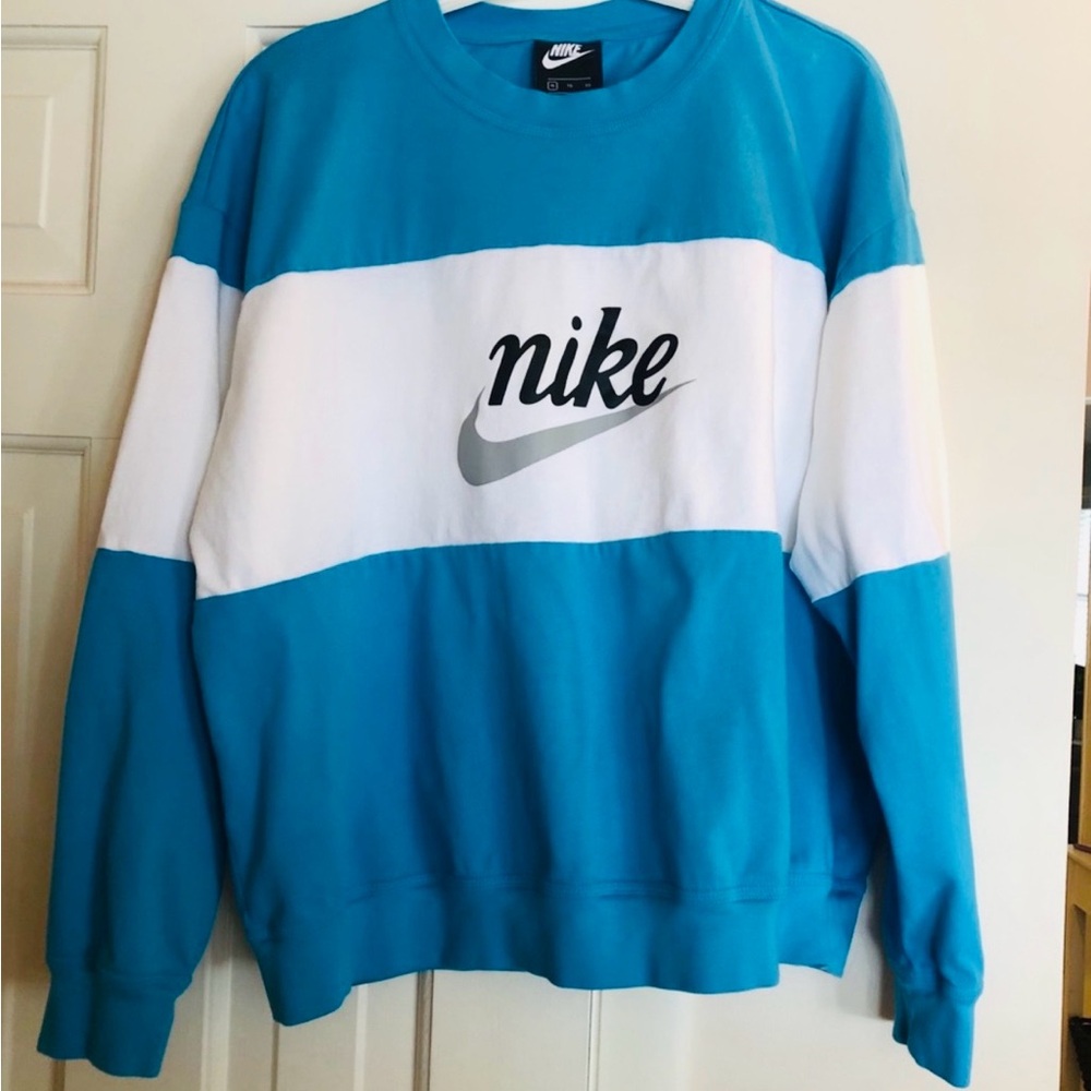 Nike Women's Blue and White Crewneck Top